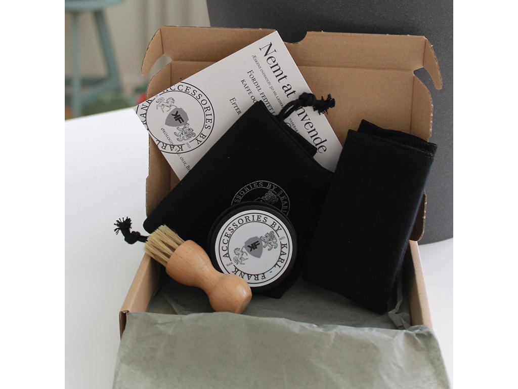 Juego de cuidado t. Cuero 50 ml. c. Cepillo/Paño